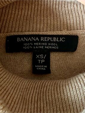 BANANA REPUBLIC Women’s Beige Merino Wool Turtleneck Sweater